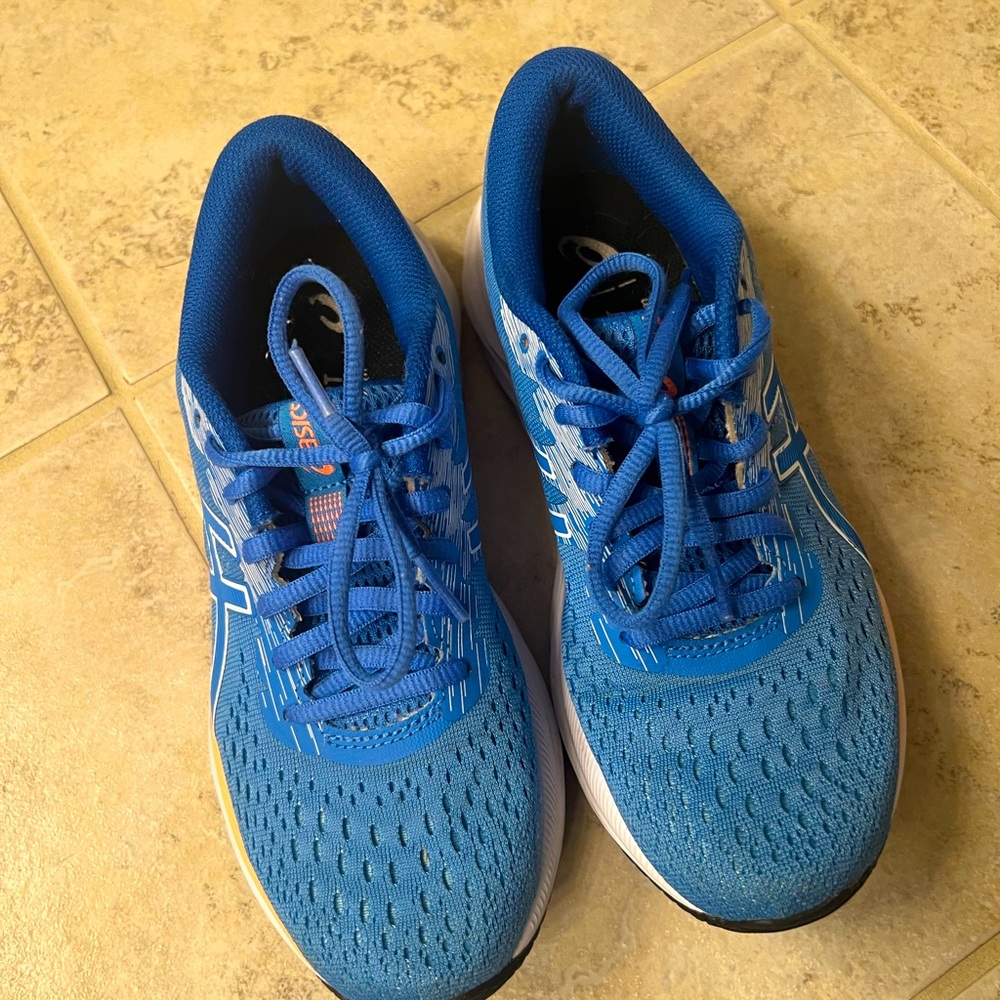 ASIC Gel Kayano size 7 excellent condition! Royal light blue